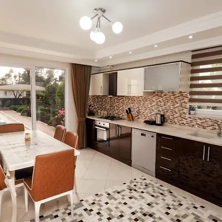 Four Seasons G Villa *